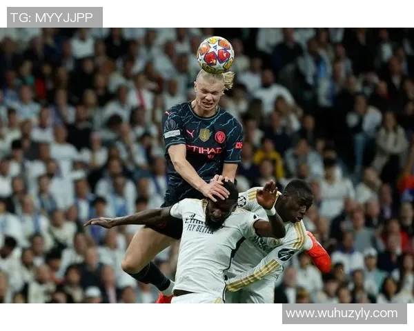 皇马足球明星挂画展示传奇球员风采与荣耀时刻的艺术之旅