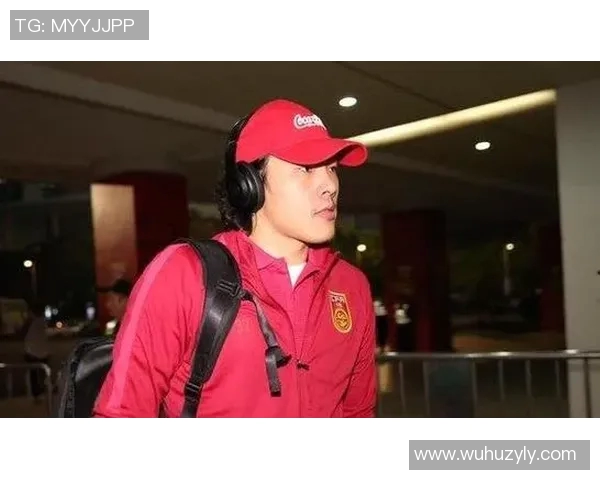 中国足球明星出席盛典展现风采引发球迷热议与期待 中国足球明星出席盛典展现风采引发球迷热议与期待