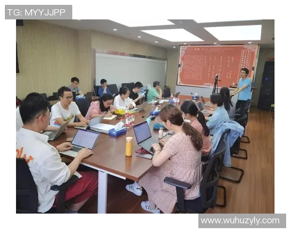 南京羽毛球队在邀请赛中的团队协作表现分析与点评