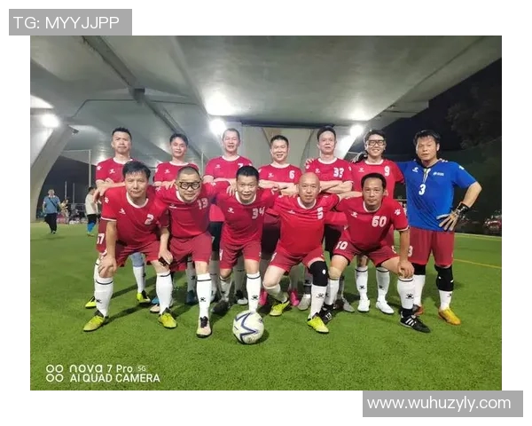 带雄风采的足球明星们如何在绿茵场上展现魅力与实力